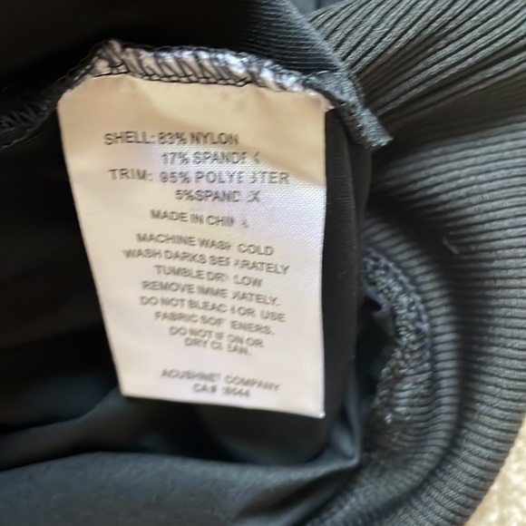 Men’s foot joy quarter zip vest, size large - Picture 4 of 6